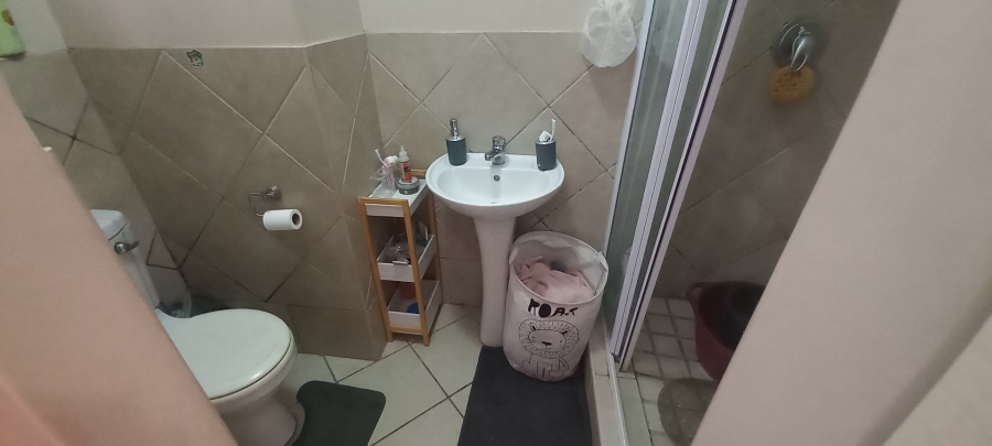 1 Bedroom Property for Sale in Vredenhof Sh Free State